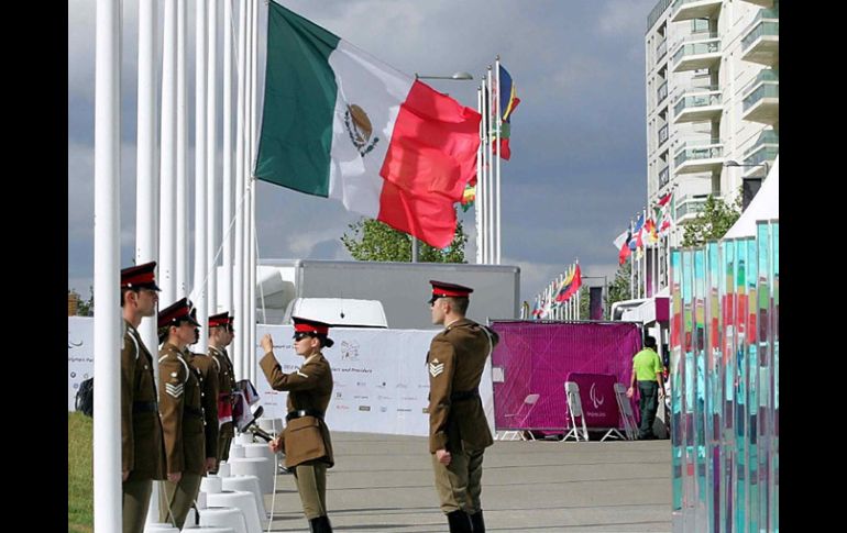 La bandera de México fue izada en la Villa Paralímpica. MEXSPORT  /