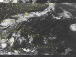 En la imagen satelital se pueden observar el huracán ''Isaac'' (d) y la tormenta ''Kirk'' (i). AP  /