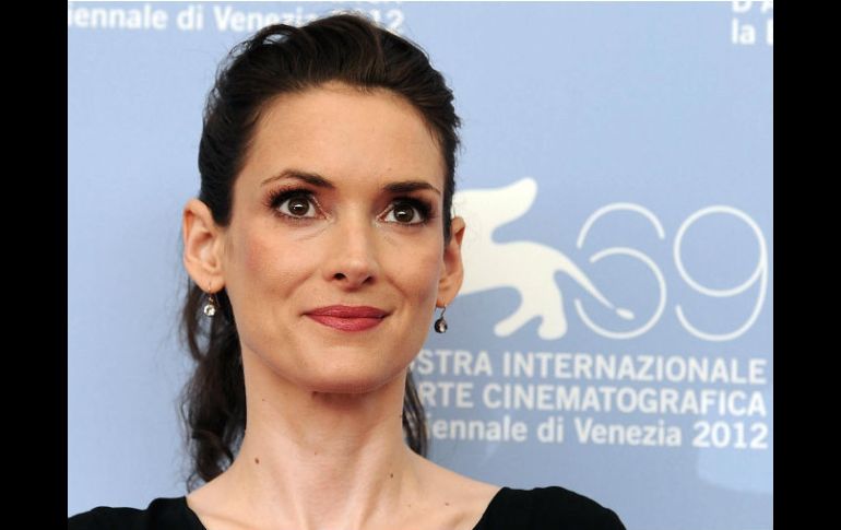 La actriz estadounidense Winona Ryder posa para los medios durante la presentación de la película 'The Iceman'. EFE  /