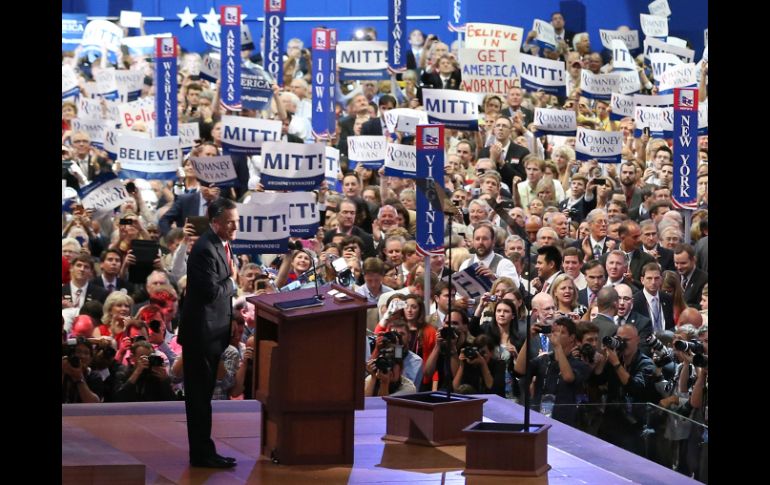 Romney ante miles de delegados en el último día de la Convención Nacional Republicana en Tampa. AP  /