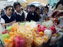 Con las acciones, se pretende combatir el sobrepeso, deficiencias nutricionales y adicciones entre niños y jóvenes. ARCHIVO  /