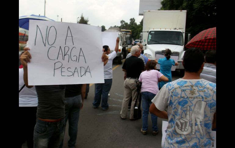 Al menos 40 vecinos participaron en la manifestación para ser escuchados por la autoridad.  /