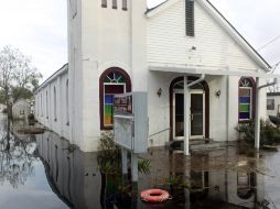 El agua rodea una iglesia en las afueras de Ironton, algunos de los estragos del paso de Isaac. AP  /