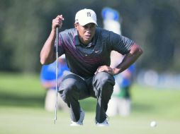 Enfocado. Woods encadenó seis birdies para cerrar la primera ronda del certamen en el primer sitio. REUTERS  /