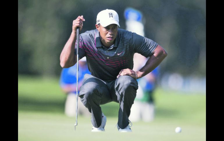 Enfocado. Woods encadenó seis birdies para cerrar la primera ronda del certamen en el primer sitio. REUTERS  /