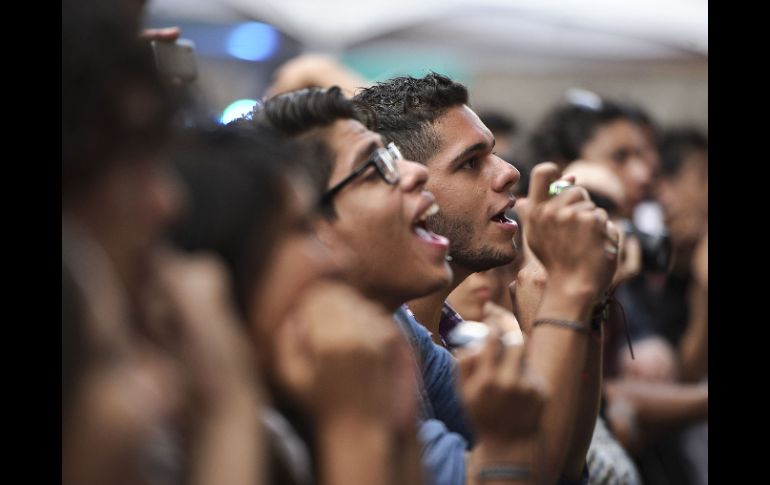 Jóvenes que acudieron al maratón de conciertos en la Av. Chapultepec.  /