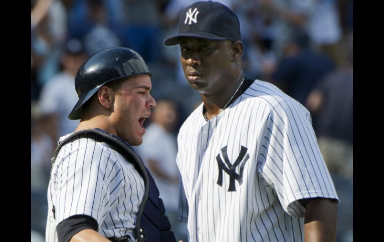 El pitchet Rafael Soriano y el catcher Russell Martin celebran la victoria en el Yankee Stadium. REUTERS  /