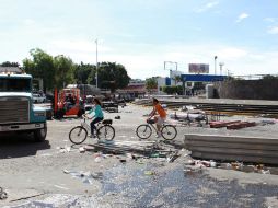 Desde temprana hora el equipo de la vía recreativa se encargó de recoger la basura de la avenida.  /