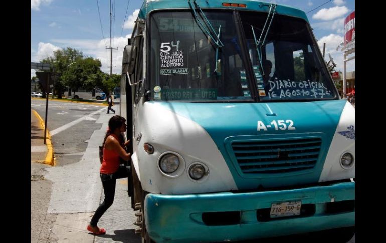 Algunos choferes argumentaron que el aumento se publicó en el Diario Oficial desde el 16 de agosto.  /