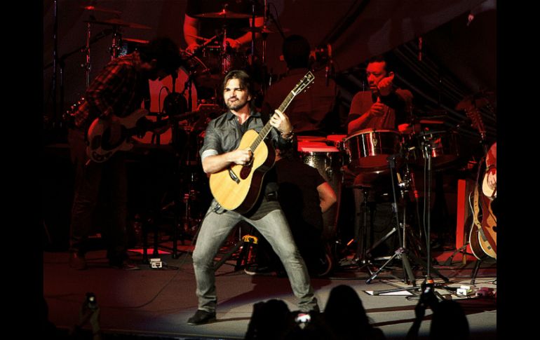 Juanes no guardó nada. La intensidad del colombiano aumentaba en cada requinto.  /