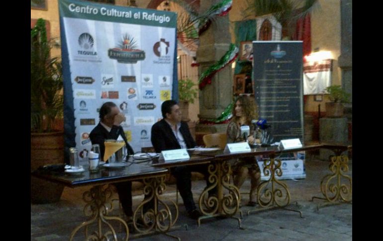 Durante la rueda de prensa, realizada en el Centro Cultural El Refugio, donde se dieron a conocer las actividades que se realizarán.  /