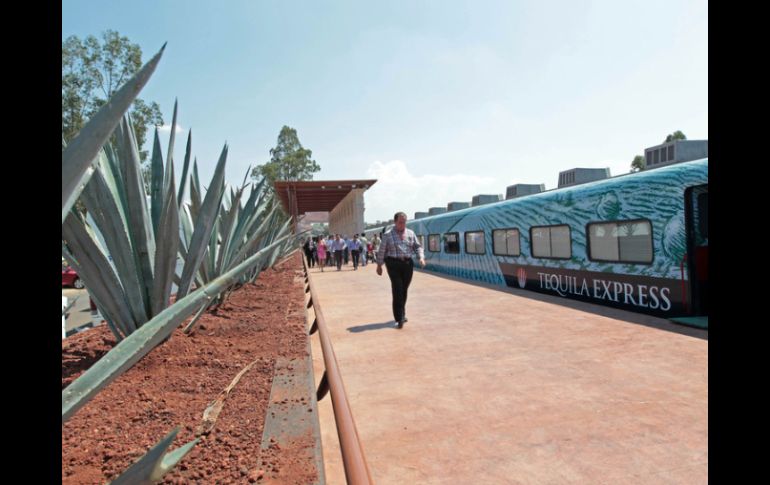 Tequila Herradura reforzó su relación con la Cámara de Comercio para la mejora del proyecto del paseo en el Tequila Express. ARCHIVO  /