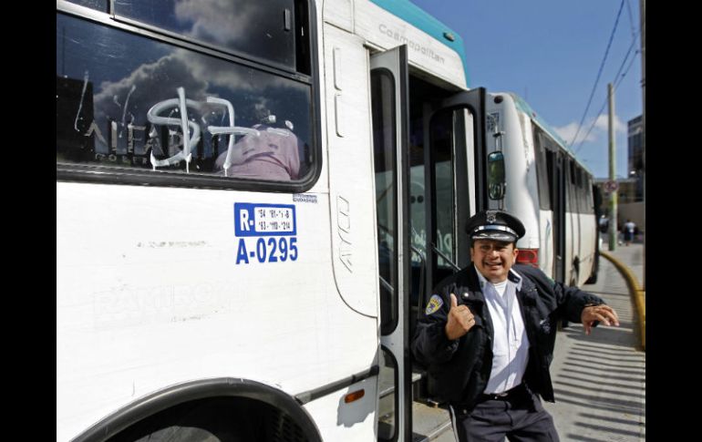 La confusión por la tarifa a cobrar sigue entre los choferes del transporte público.  /