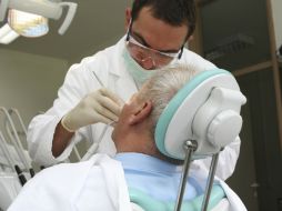 El padecimiento bucal puede controlarse al asistir por lo menos cada seis meses con el dentista. ESPECIAL ID  /