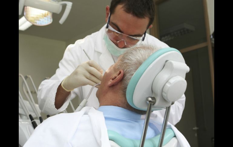 El padecimiento bucal puede controlarse al asistir por lo menos cada seis meses con el dentista. ESPECIAL ID  /