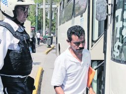 Los choferes de transporte público siguen cobrando siete pesos por pasaje y las autoridades de Vialidad siguen imponiendo multas.  /