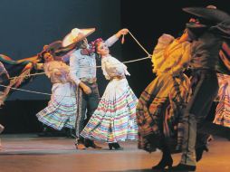 Orgullo mexicano. Los bailarines hicieron sentir al público un ímpetu nacional que fue expresado con aplausos.  /