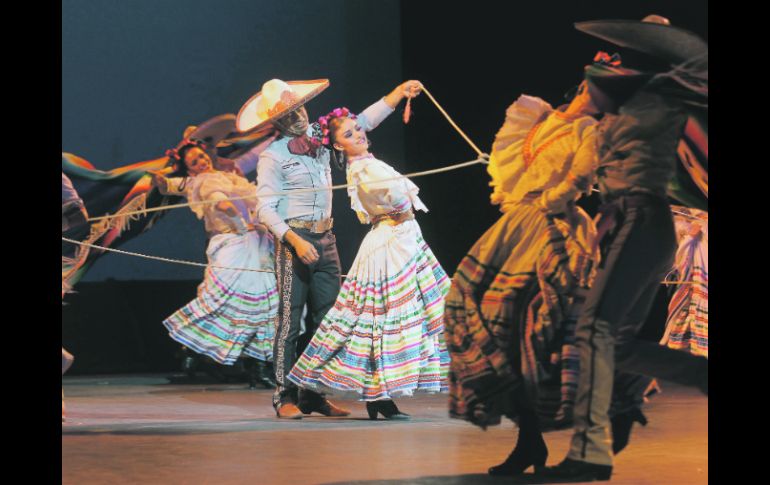 Orgullo mexicano. Los bailarines hicieron sentir al público un ímpetu nacional que fue expresado con aplausos.  /