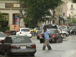 En varios puntos de la ciudad se presentaron encharcamiento que alcanzaron entre los 20 y 80 centímetros de altura. ARCHIVO  /