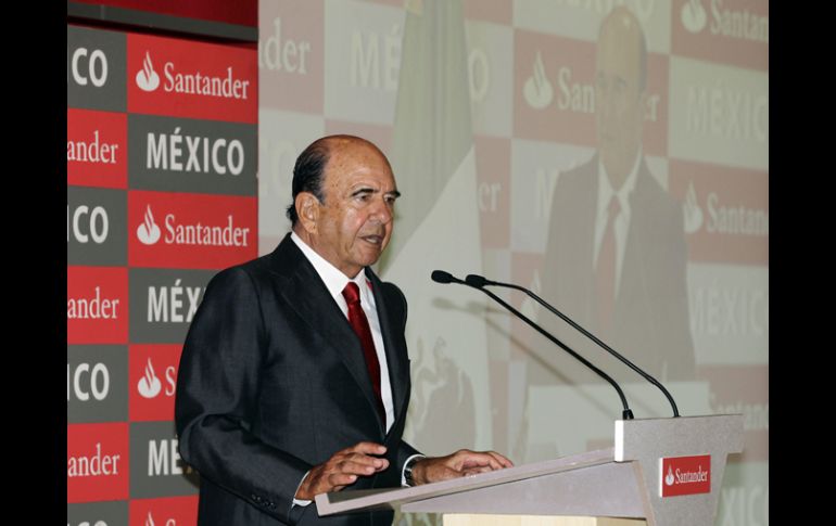 presidente del grupo Banco Santander, Emilio Botín, durante su conferencia de prensa. REUTERS  /