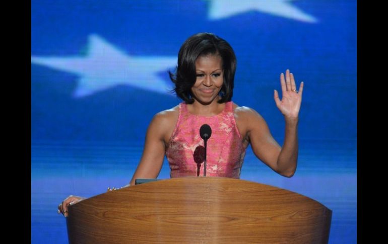 Barack Obama sigue siendo el mismo hombre de quien me enamoré, explicó Michelle en un emotivo discurso. AFP  /