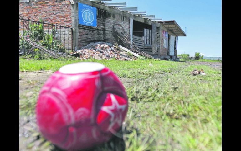 La casa y tiendita de los Hernández Vargas. Toda la zona de las edificaciones es vulnerable a inundaciones durante el temporal.  /