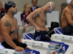 Pedro Rangel (izq) luce concentrado antes de la salida en la competencia final. AFP  /