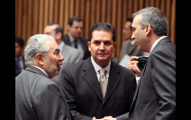 Los consejeros Sergio García, Francisco Javier Guerrero y Benito Nacif, en la sesión de hoy del del Consejo General del IFE. NTX  /