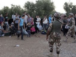 Refugiados sirios en Jordanía; durante 17 meses, más de 20 mil personas han perdido la vida en el conflicto. EFE  /