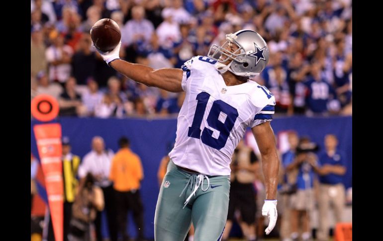 Miles Austin celebra la tercera anotación de los Vaqueros en el partido. EFE  /