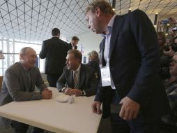 El presidente ruso, Vladimir Putin, toma un taza de café durante la Semana del Foro de Cooperación Económica Asia Pacífico. EFE  /