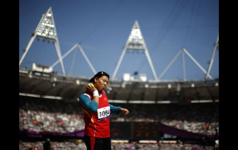 La china Na Mi se prepara para lanzar, durante la competición de atletismo de lo Paralímpicos Londres 2012 . AP  /