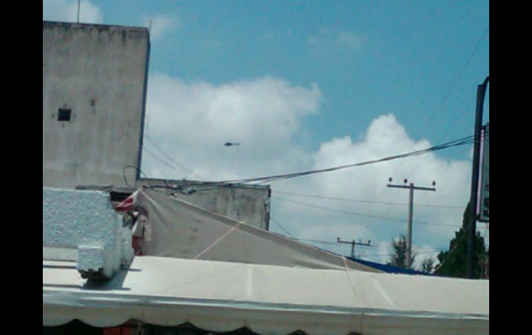 Helicópteros sobrevolando la zona de los operativos.  /