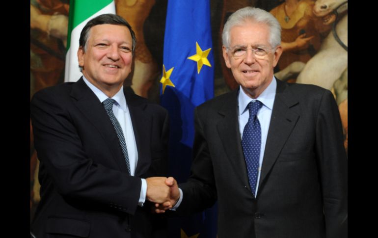 El primer ministro italiano, Mario Monti y el presidente de la Comisión Europea, José Manuel Barroso. XINHUA  /