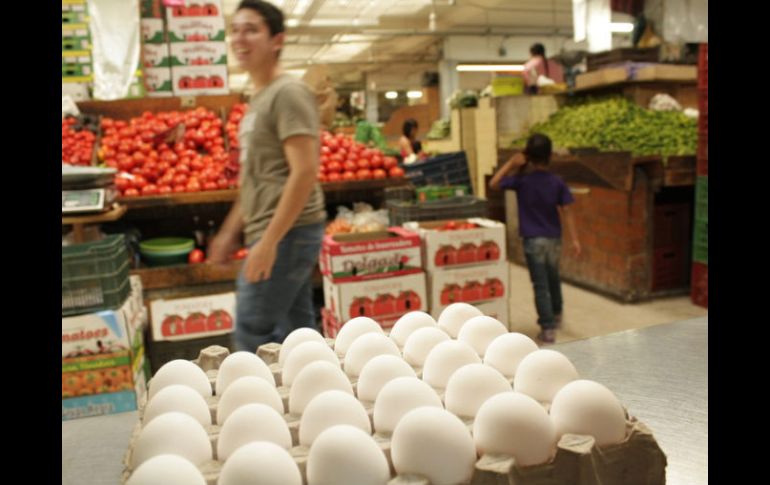 Durante las últimas semanas, el kilo de huevo se vende por arriba de los 30 pesos. ARCHIVO  /