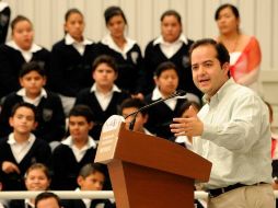 Alejandro Poiré dio inicio al Registro para obtener la cédula de Identidad Personal, en una escuela de Querétaro. NTX  /