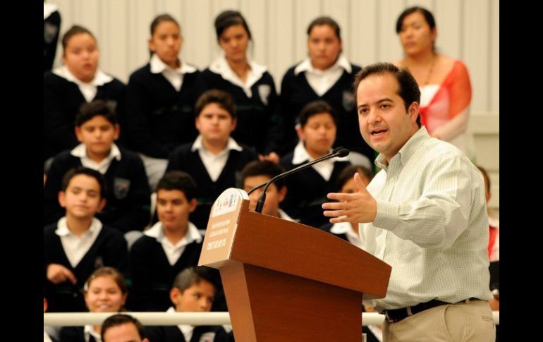 Alejandro Poiré dio inicio al Registro para obtener la cédula de Identidad Personal, en una escuela de Querétaro. NTX  /