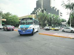 Un camión de la ruta 101 no respetó la indicación por parte de la Secretaría de Vialidad y Transporte.  /