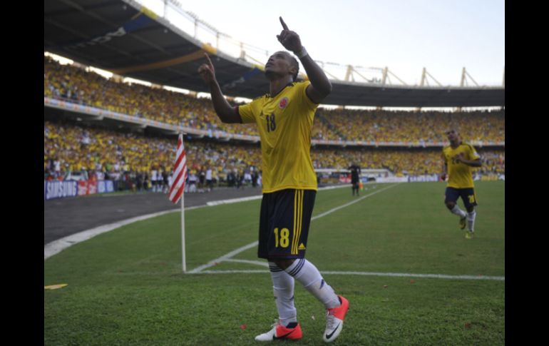 Juan Camilo Zúñiga del equipo colombiano celebra su anotación ante Uruguay. AFP  /