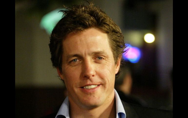 Hugh Grant se mantiene como uno de los solteros más codiciados de la meca fílmica. ARCHIVO  /