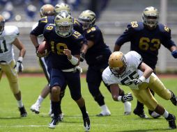 Acción del partido entre Pumas CU y Potros Salvajes en la primera jornada de la ONEFA. MEXSPORT  /