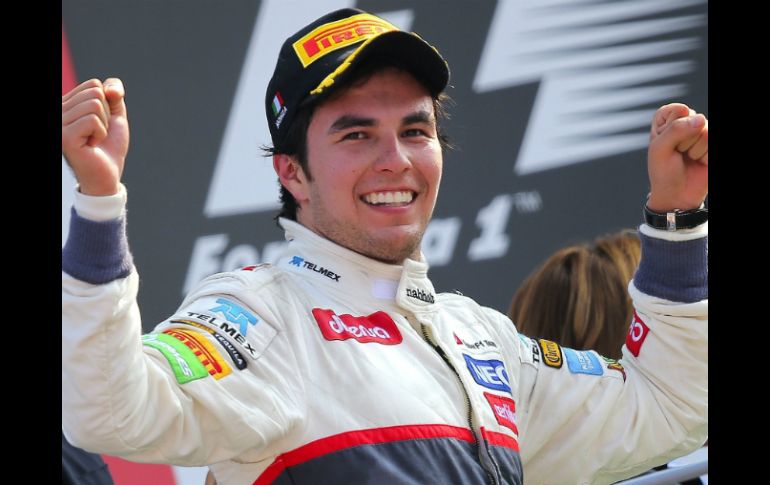 El piloto mexicano Sergio Perez, de Sauber, celebra su segundo puesto en el Gran Premio de Italia. EFE  /