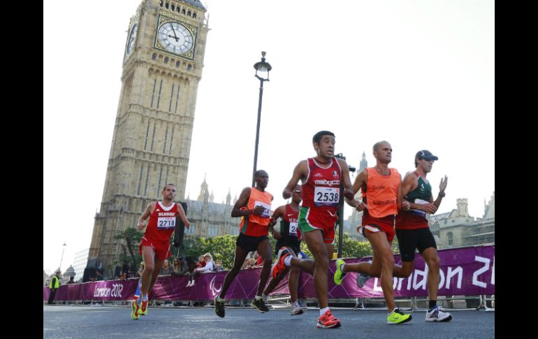 El maratonista mexicano no pudo recuperarse de una pequeña lesión en el pie, lo que le impidió correr bien en el T46. REUTERS  /