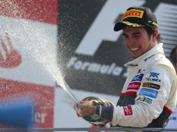 El piloto mexicano Sergio Perez, de Sauber, celebra su segundo puesto en el Gran Premio de Italia. EFE  /