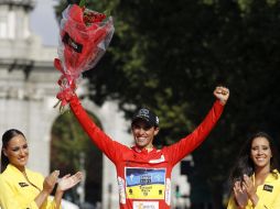 El español celebra en el podio el haber conquistado el primer lugar. EFE  /