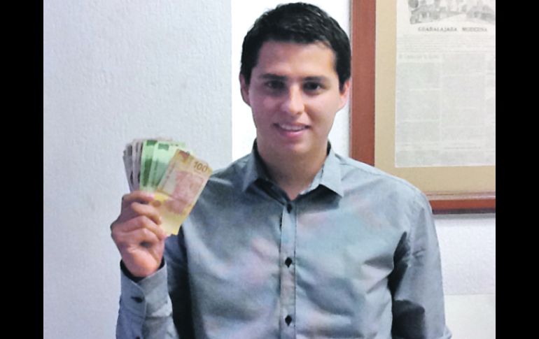 Ganador. Joel del Real Tapia fue el afortunado que se llevó a casa los tres mil pesos de la Quiniela.  /