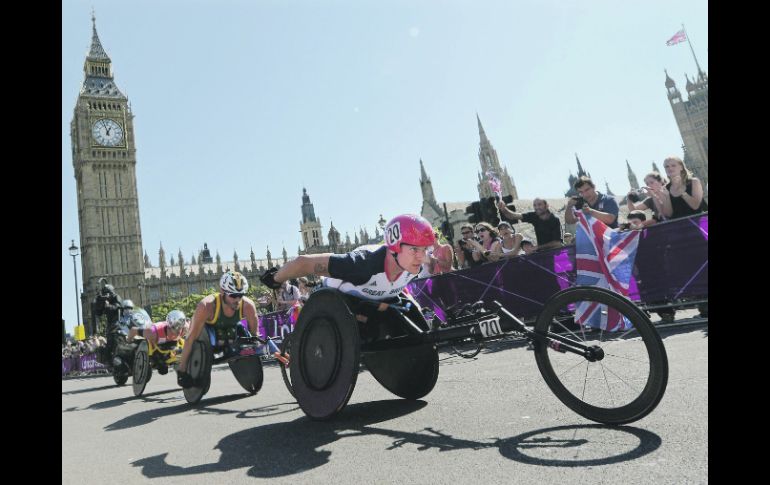 El Big Ben fue testigo del último evento de Londres 2012, el maratón, que se llevó a cabo ayer en las céntricas calles de la capital.  /