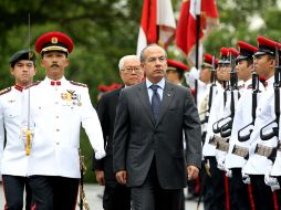 El Presidente Calderón se encuentra de gira por Singapur. AP  /