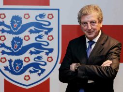 El técnico Roy Hodgson buscará alternativas para su línea defensiva. ARCHIVO  /