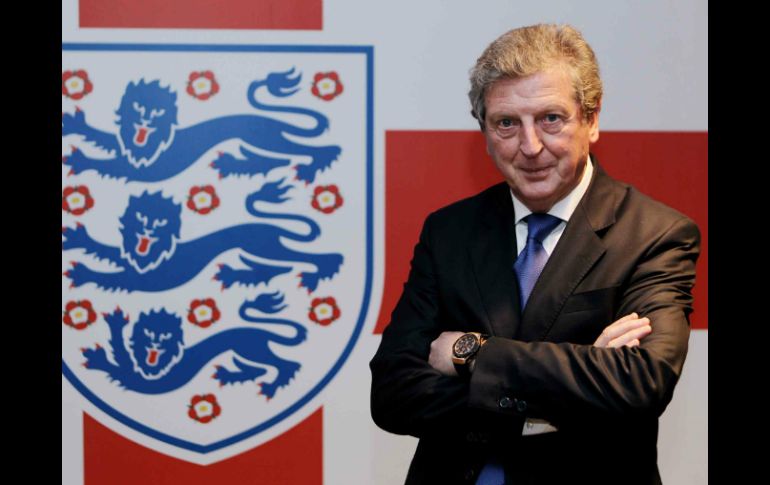 El técnico Roy Hodgson buscará alternativas para su línea defensiva. ARCHIVO  /